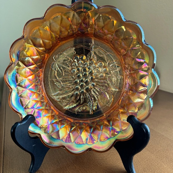 Carnival Glass Bowl in Marigold with Center Grape Pattern -  Vintage - Picture 2 of 8